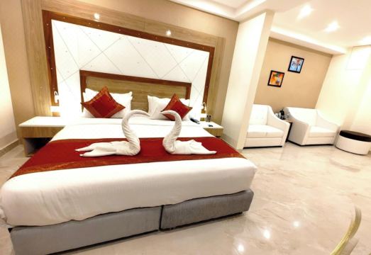 도마리 프리미엄 호텔 제니아 바라나시(Premium Hotel  X-E-N-I-A Varanasi) 호텔 객실