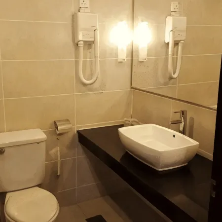 Crystal Crown Hotel JB Отели рядом с достопримечательностью «Автостанция Ларкин-Сентрал»
