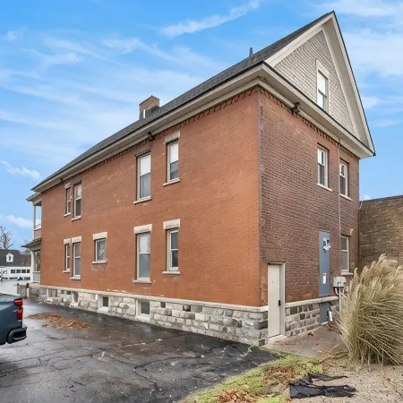 NEW 1st Floor Victorian Flat in Downtown Kalamazoo