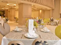 Oum Palace Hotel & Spa Hotels near Marche Central