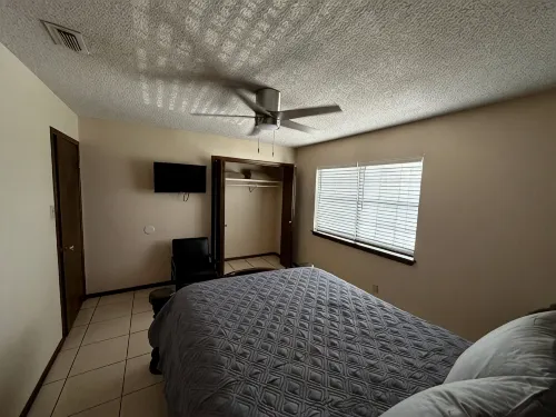 Superb 3-bedroom house with AC in McAllen. Diana's Pool House
