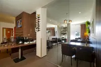 Hotel Centrum Nitra Garni Hotel with Free Parking - 朝食