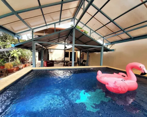 Spacious 5-bedroom beach house in delightful Playa Carrillo with WiFi, AC Hoteles en Puerto Carrillo