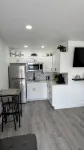 Private apt, king bed, laundry inside