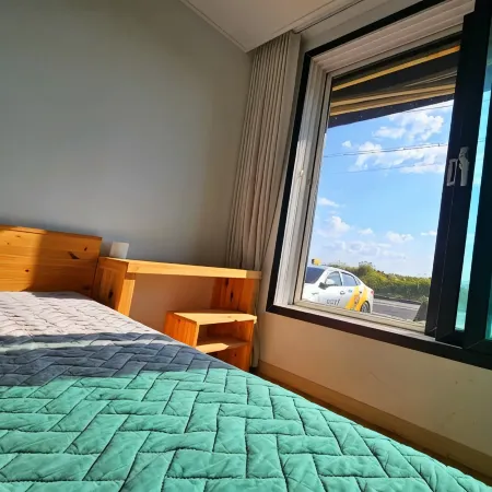Jeju Badamajoong Pension Отели рядом с достопримечательностью «Монумент Ёнхонпо»