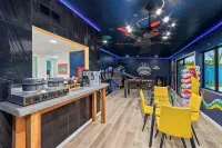 Game Room-Pool heated w/jacuzzi-Waffles-2 California King Beds-U of A 8 miles - สระว่ายน้ำส่วนตัว