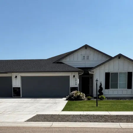 Spacious 4 bedroom 2 bath home in Nampa sleeps 10