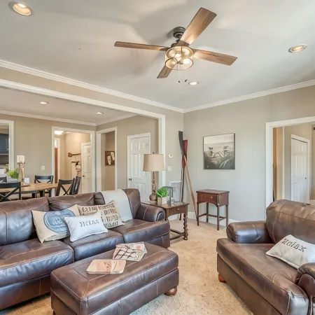 New Charming 2-bedroom place in Great Waters!