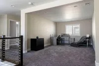 Upgraded Cozy, Spacious Family Friendly Home