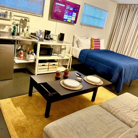 Modern Studio w/ Private Bath, Fast Wi-Fi, Laundry
