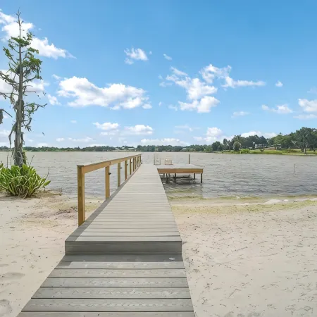 Family Friendly Lake House W/ Pool Near Legoland