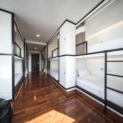 The Common Hostel Отели рядом с достопримечательностью «Ворота Чанг Пуак»