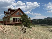 Luxurious Cabin Along the Tarryall Creek - 4-Star