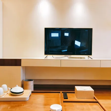 Yuju Hotel Apartment (Shanghai Zhongshan Hospital · Jiashan Road Metro Station Branch)