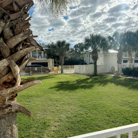 Beachy Bright - Family Friendly! - Close to Beach