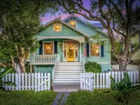 Summerwind: Award Winner! Pool, Firepit & 3 Blocks to Beach - Private Pools