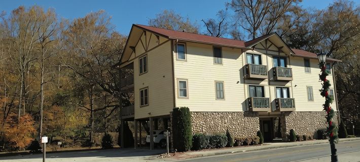 Riverside Relaxation Located Steps from Downtown & Overlooking the Chattahoochee Hotels in White County