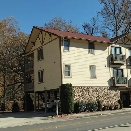 Riverside Relaxation Located Steps from Downtown & Overlooking the Chattahoochie