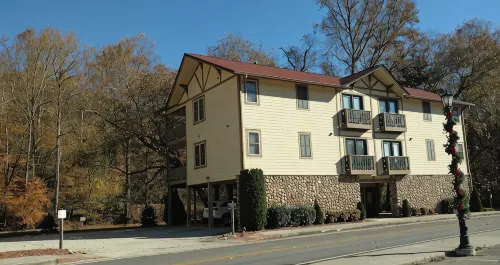 Riverside Relaxation Located Steps from Downtown & Overlooking the Chattahoochie