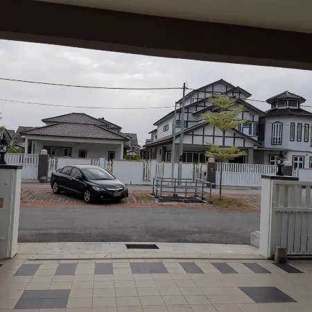 Sitiawan semi D homestay with 4 bedrooms