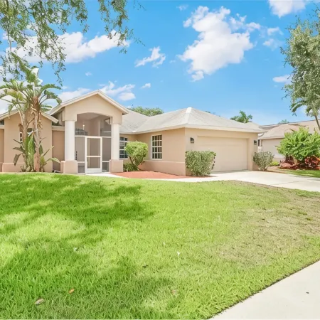 Gated Family Friendly Home - Pool Access /Pickle Ball - Near Downtown Naples