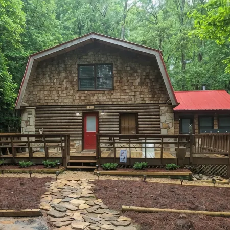 Honey Bear Hideaway spacious private intown pets