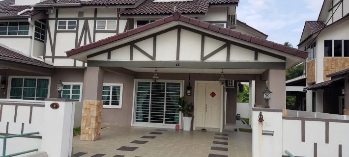 Sitiawan semi D homestay with 4 bedrooms Hoteles en Sitiawan
