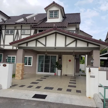 Sitiawan semi D homestay with 4 bedrooms