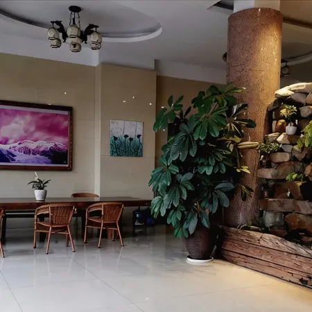 Honghe Lotus Inn