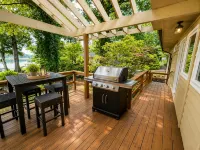 Lakefront Home w/Private Dock, Hot Tub, Firepit, Kayaks, Pet Friendly, Sleeps 8 - Homestays
