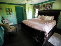 Old Fashioned 1930s Country Cottage Retreat in Plantersville - Near TX Ren Fest Hotels in Grimes County
