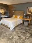 Adorable one bedroom with fireplace/kitchenette - 3-Star