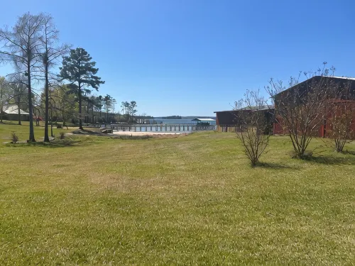 Cozy One Bedroom Cabin with Lake View-South Toledo Bend