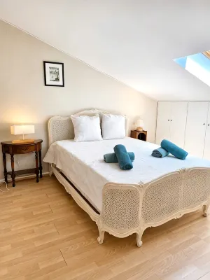 Beautiful 3-bedroom (sleeps 8) located on the seaside facing Porquerolles island - 2성급