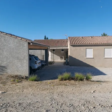 Gîte Thym Dans Campagne Gardoise 5 à 6 Couchages Avec Terrasse+jardinet Clôturé