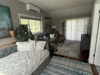 Private Cozy 1-br condo w/ high ceilings, WiFi, AC in quiet N. Framingham Hotels in Framingham