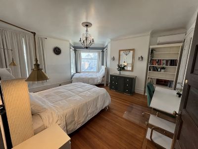 6 BR, 4 BA Mansion Close to the City