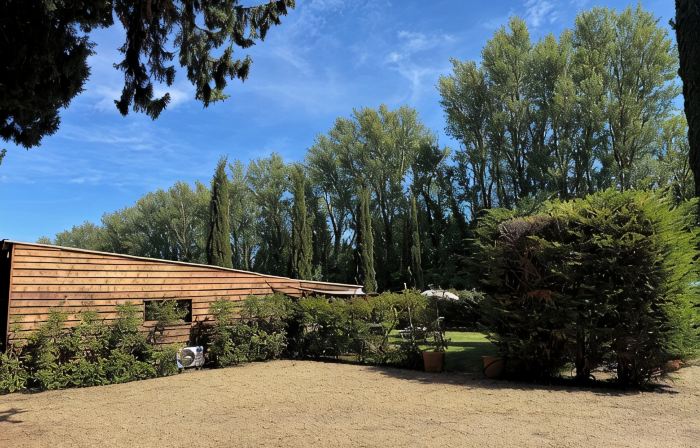 Authentic Luberon, Lodge-Style House in the Heart of Nature