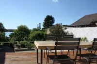Cozy vacation home with lake view and garden. The bathing area is only 2 minutes away! - Homestays
