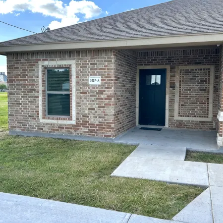 Quiet 2BR Retreat -Fenced yard -Modern Duplex