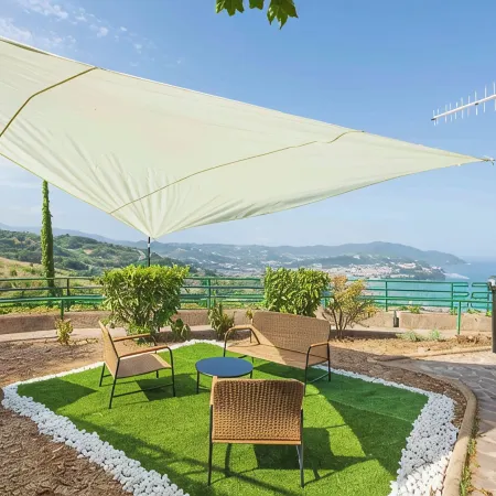 House with sea view, with equipped garden, private parking, pets allowed