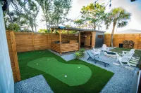 Charming Cottage with Sauna, Mini Golf, 2 OD Showers, Fire-Pit, Soaking Tub Dogs - 4-Star
