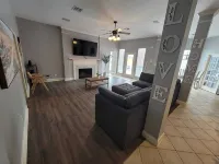 Spacious 5-bedroom king bed with a pool in wonderful Mission