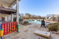 NEWHOUSE MANSION DALLAS TOP 10 Vacation Rental  POOL and SPA3 Acres Of Land - Pool