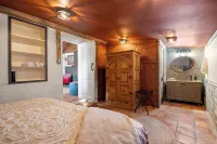Charming Historic 2-bedroom house in Downtown Wimberley