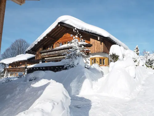 Comfortable, fully furnished apartment with mountain views for 4 people - WiFi