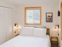 Remodeled Copalis Beach cottage with fully fenced yard Hotels in Copalis Beach