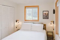 Remodeled Copalis Beach cottage with fully fenced yard - Wi-Fi