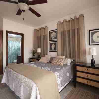 Fantastic Condo on the Beach. Relax and enjoy the breeze !!! Rooms