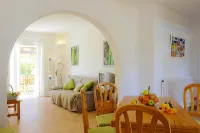 Simple Holiday Home Corb Mari, Sleeps 6, Pool and Garden, 200 Meters from Beach - 2-Sterne